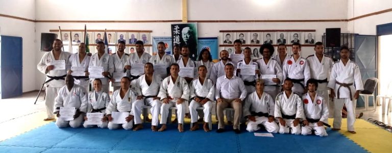 Febaju forma mais 17 atletas e professores Faixas Preta em Jequié